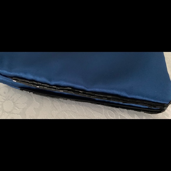**NWT** ‘GUESS’ Satin Clutch/Bag - Midnight Blue - Picture 3 of 5